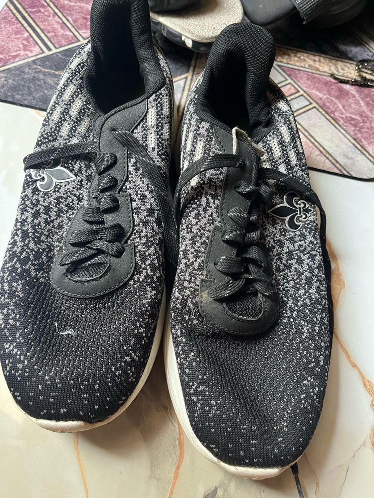 Stylish Black Knit Sneakers
