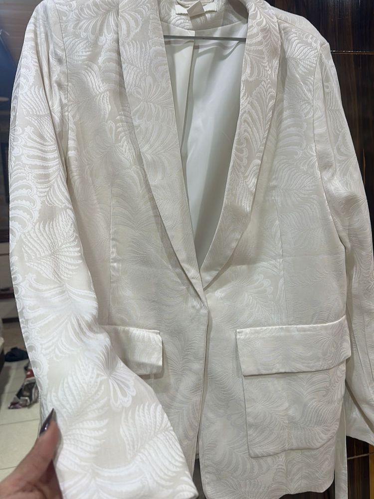 Elegant White Textured Blazer
