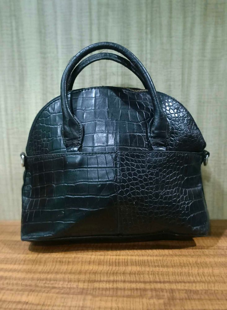 Chic Black Crocodile Embossed Handbag