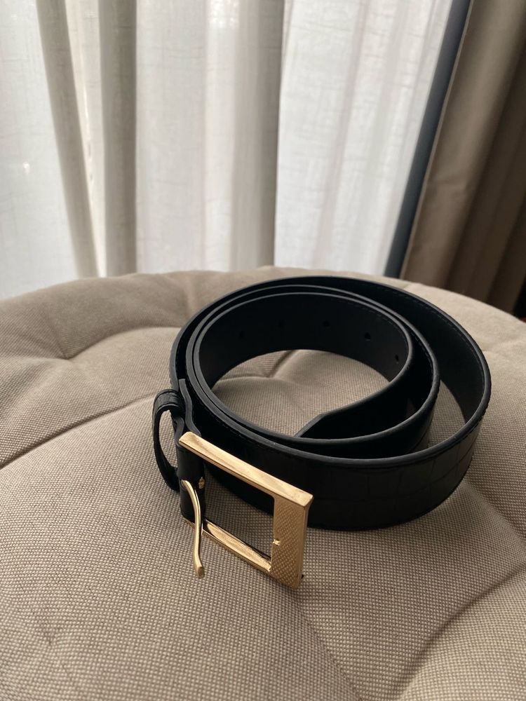 H&amp;M Classic Black Belt with Gold Buckle