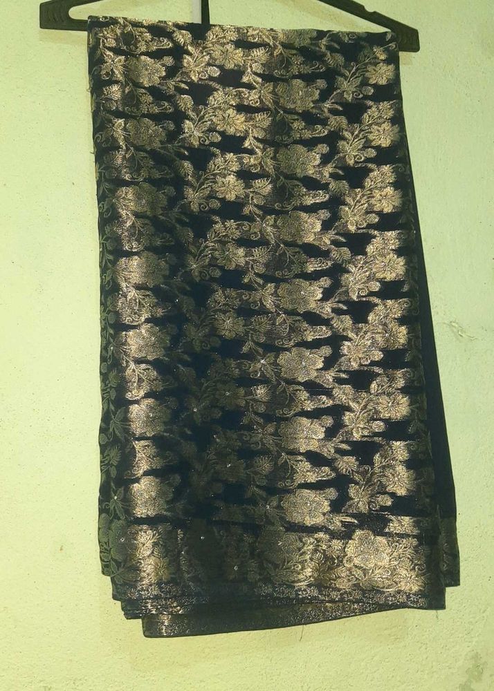 Elegant  navy Blue &amp; Gold Floral Saree
