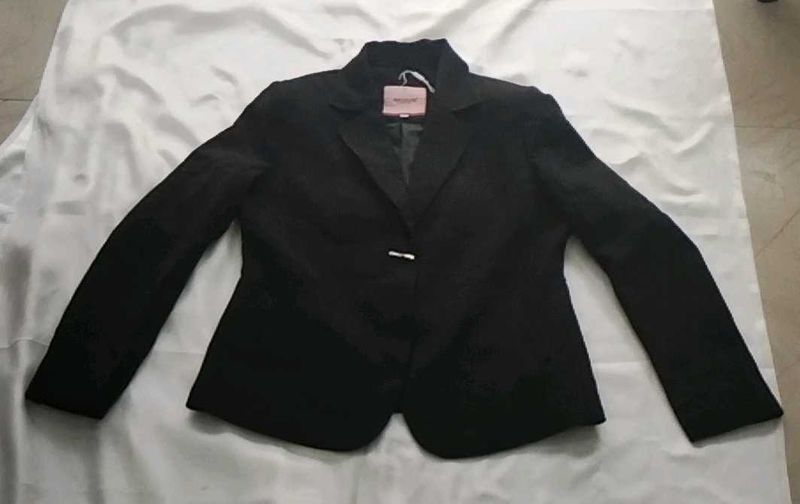 Chic Black Blazer