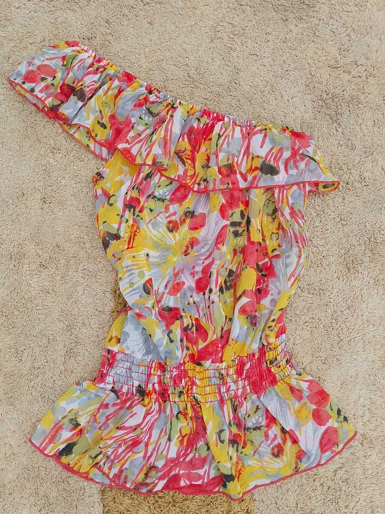 Flowy Floral One-Shoulder Top