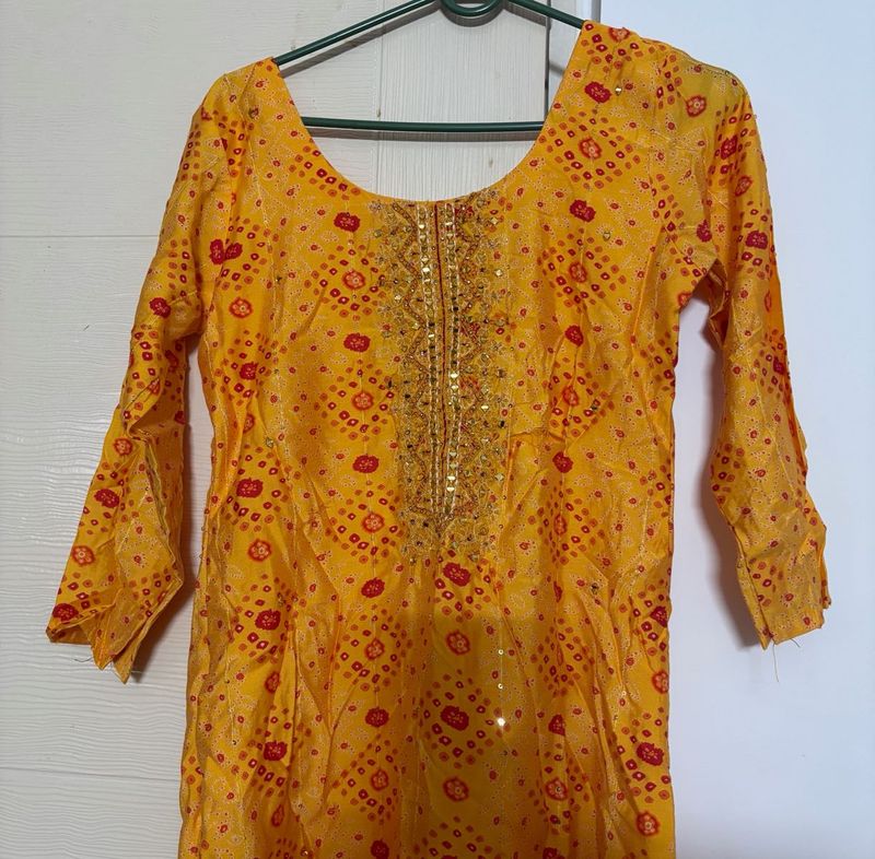 Mustard Yellow Bandhani Print Kurta + Shawl | Size