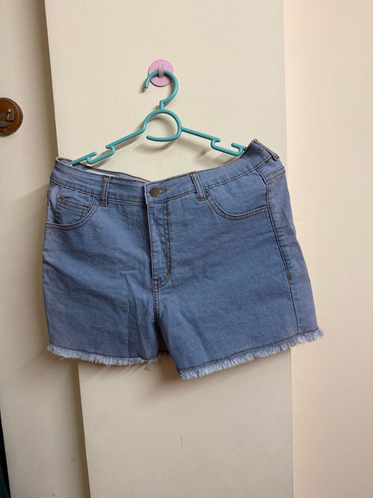 Light Wash Denim Frayed Hem Shorts