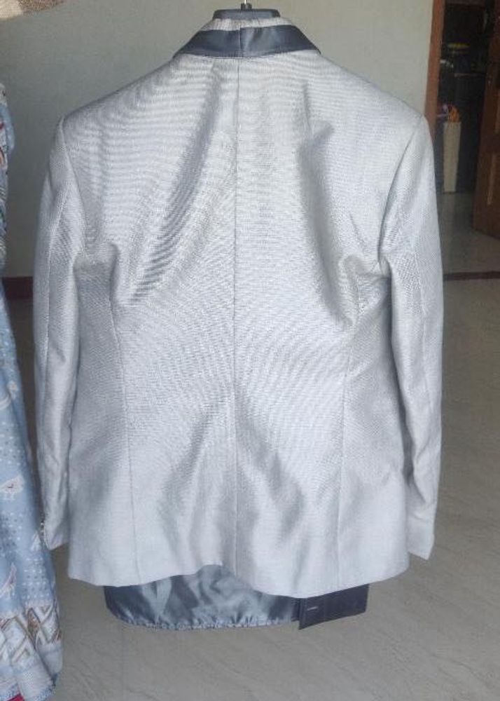 Stylish Men's 3 piece suit