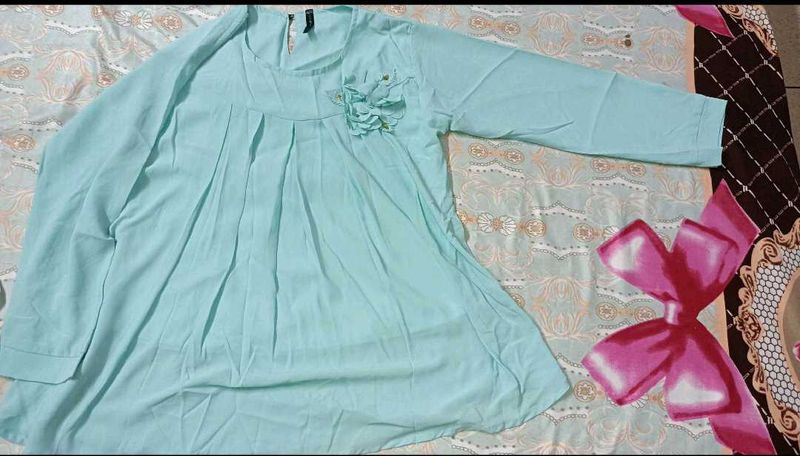 Solid Teal Kurta with Flower Detail