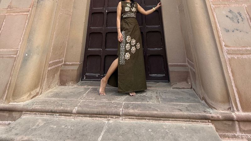 Elegant skirt and top set