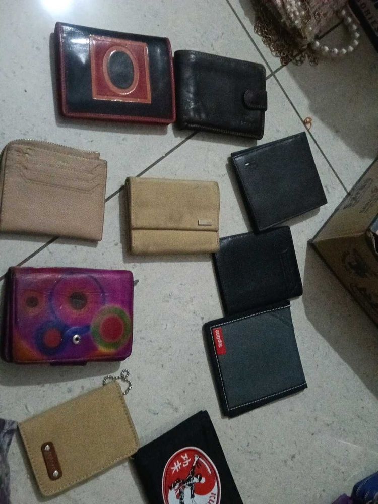 Assorted Wallets - Various Styles ( one piece 300)