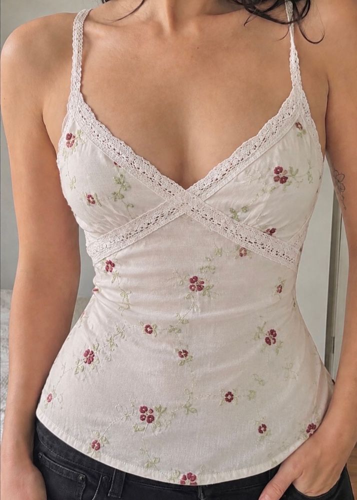 Vintage 2000s Embroidered Rosebud Cami