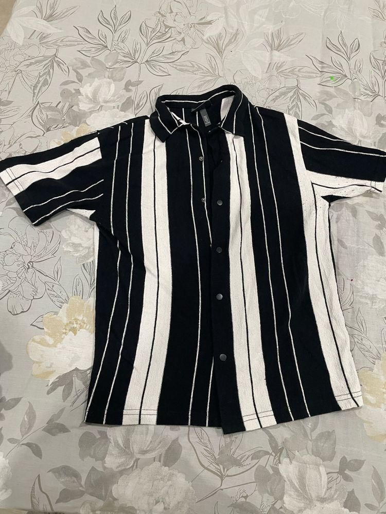 H&amp;M Men's Striped Short Sleeve Shirt