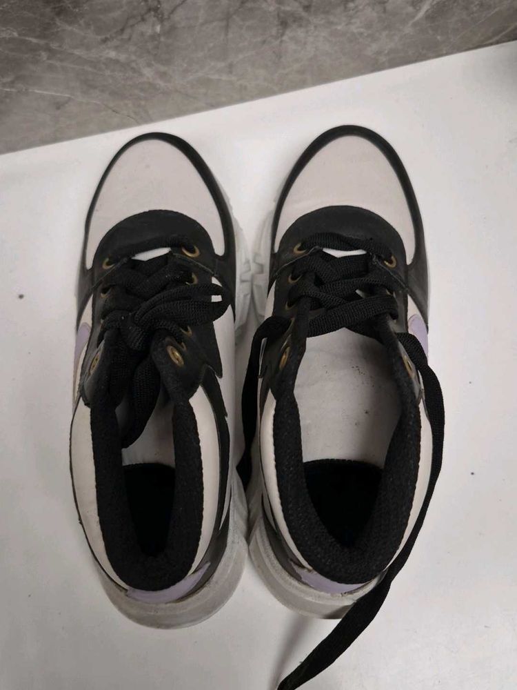 Stylish Women's Sneakers