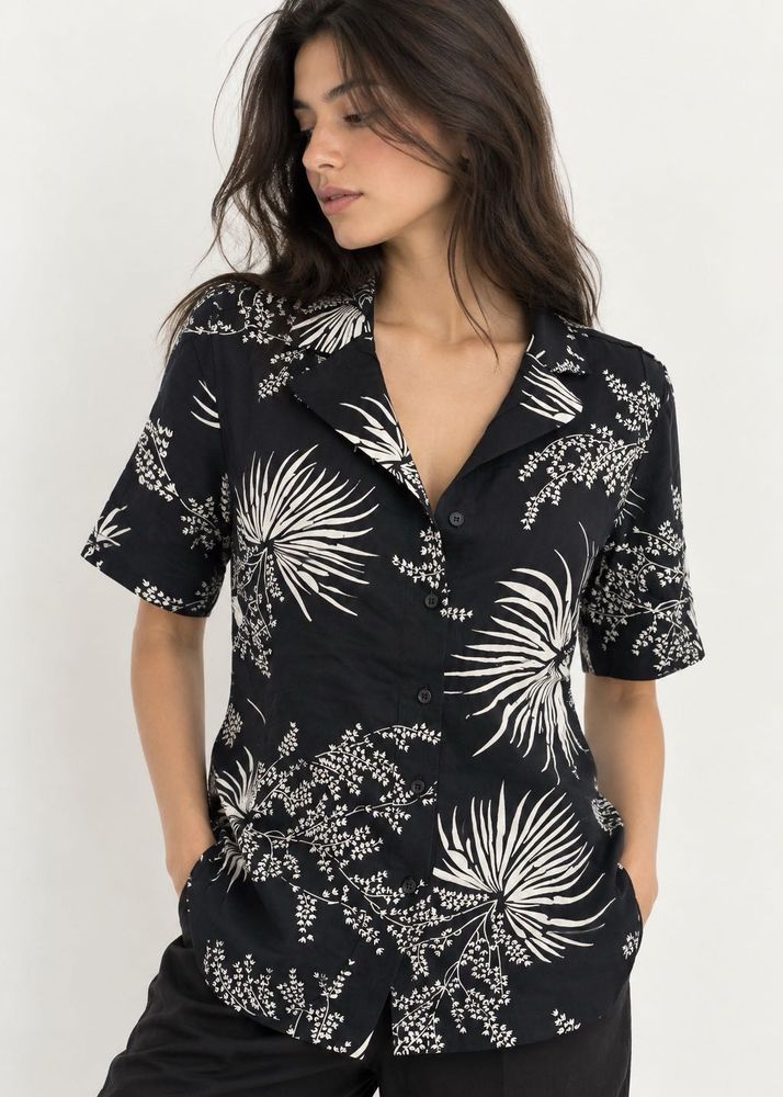 Stylish Black &amp; White Tropical Print Top
