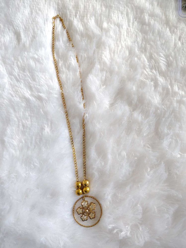 Gold Flower Pendant Necklace