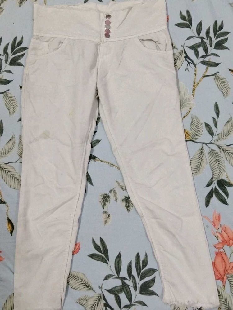White High-Waisted Jeans
