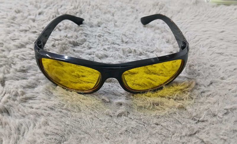 Stylish Black Sunglasses with Yellow Lenses