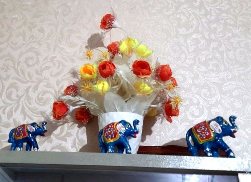 Brand New** Home Decorative Elephants Showpiece
