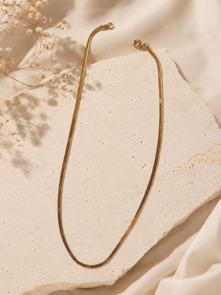 Elegant Gold Chain Necklace