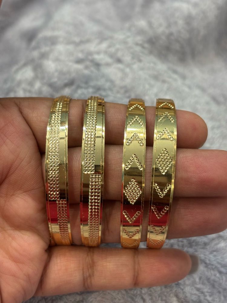 Set of 4 Gold Tone Bangles