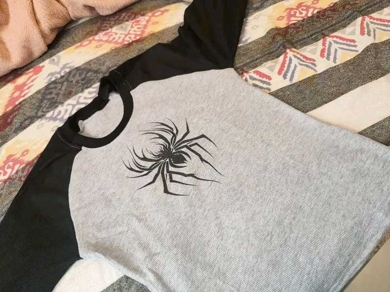 Spider Graphic Raglan Long Sleeve Top
