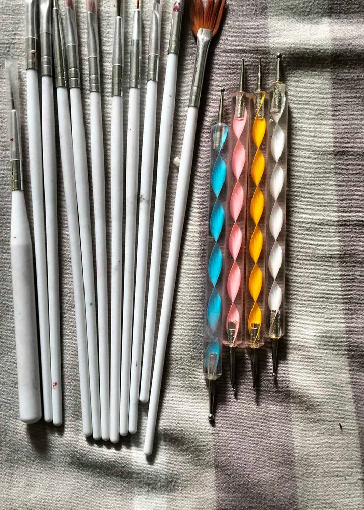 Nail Art Brushes and Dotting Tools Set