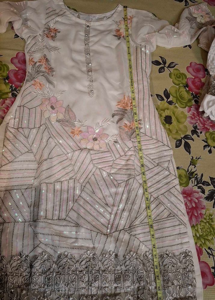 Elegant White Embroidered Kurta