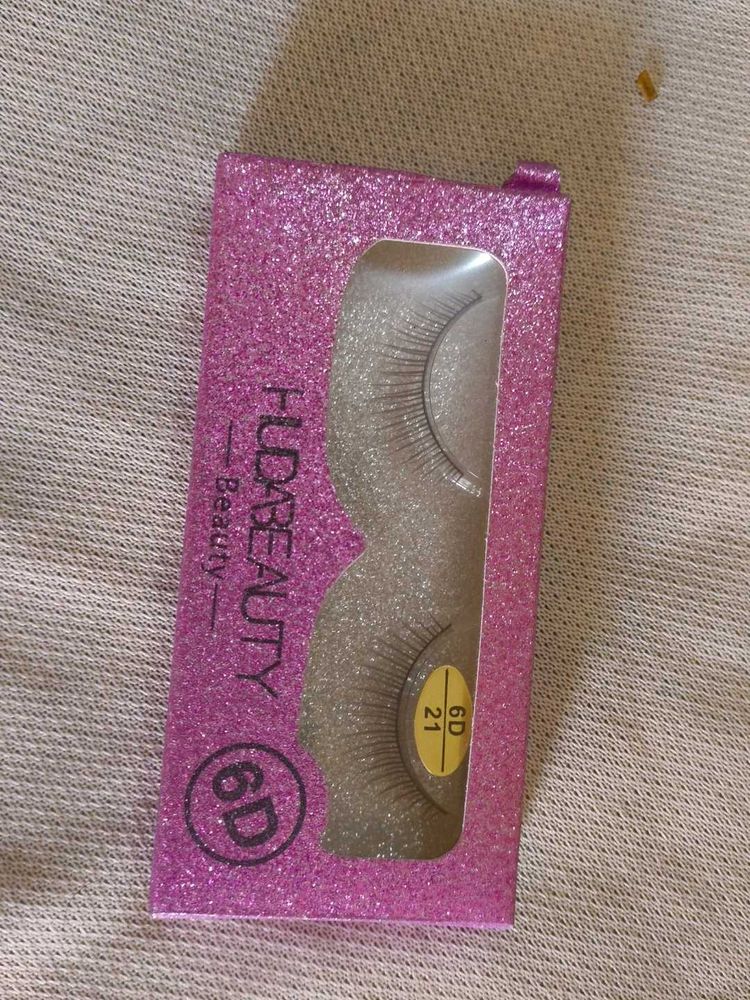 Huda Beauty 6D Lashes
