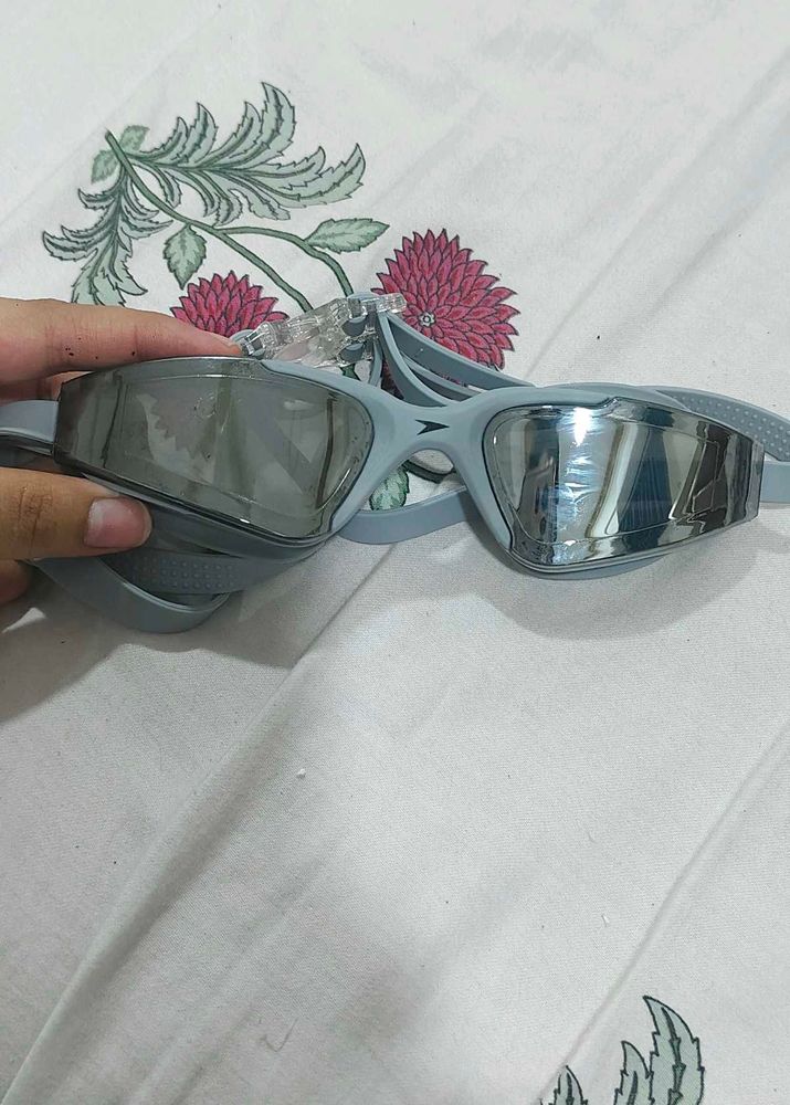 Swimming Goggles with Mirrored Anti-Glar
