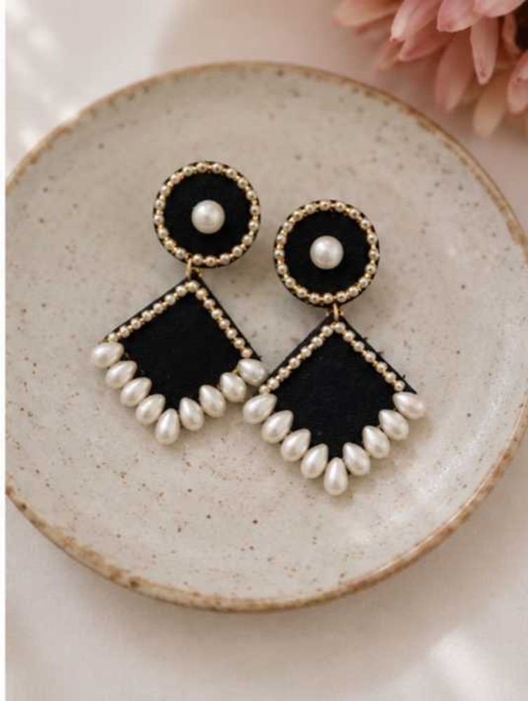 Elegant Black Pearl Drop Earrings