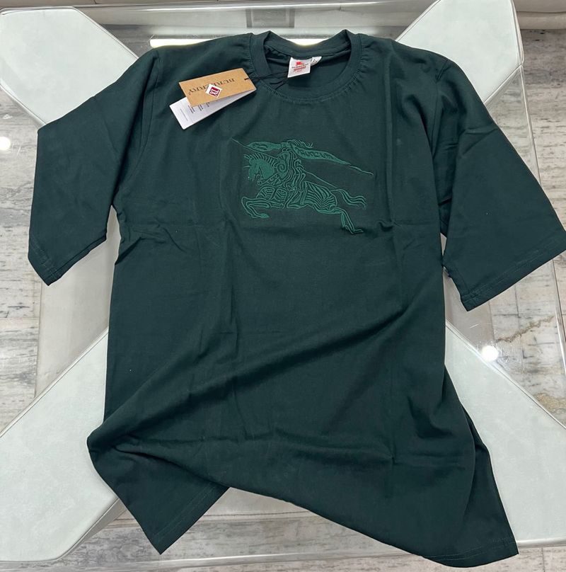 Burberry tshirt XL SIZE