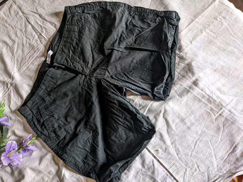 Woman Black Short