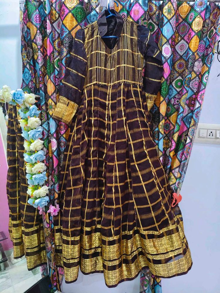 Elegant Ethnic Gown with Gold Checks