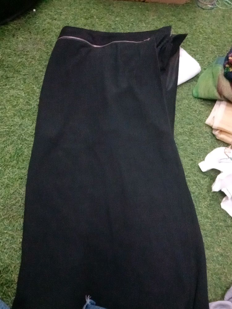 Side Slit Short Skirt