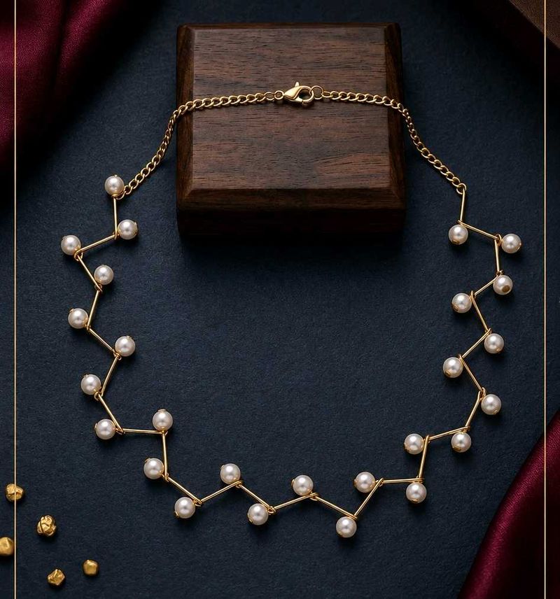 Elegant Pearl &amp; Gold Tone Necklace