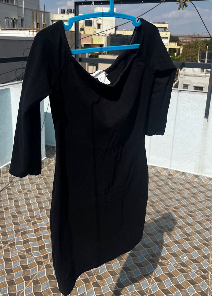 black bodycon dress