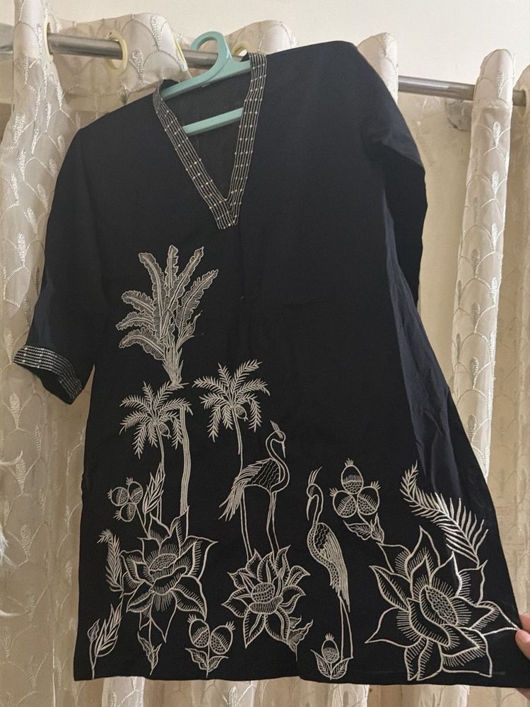 Elegant Black Kurta with Crane &amp; Floral Embroidery