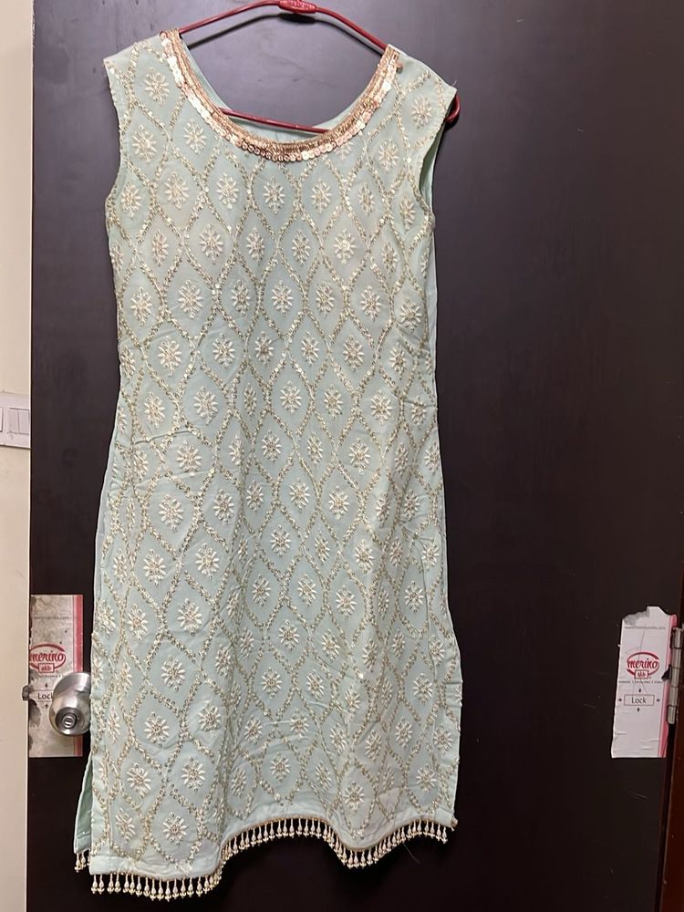 Elegant Embroidered Kurti