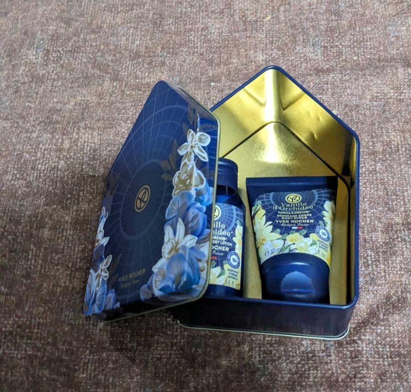 YVES ROCHER BODY LOTION AND SCUB GIFT PACK