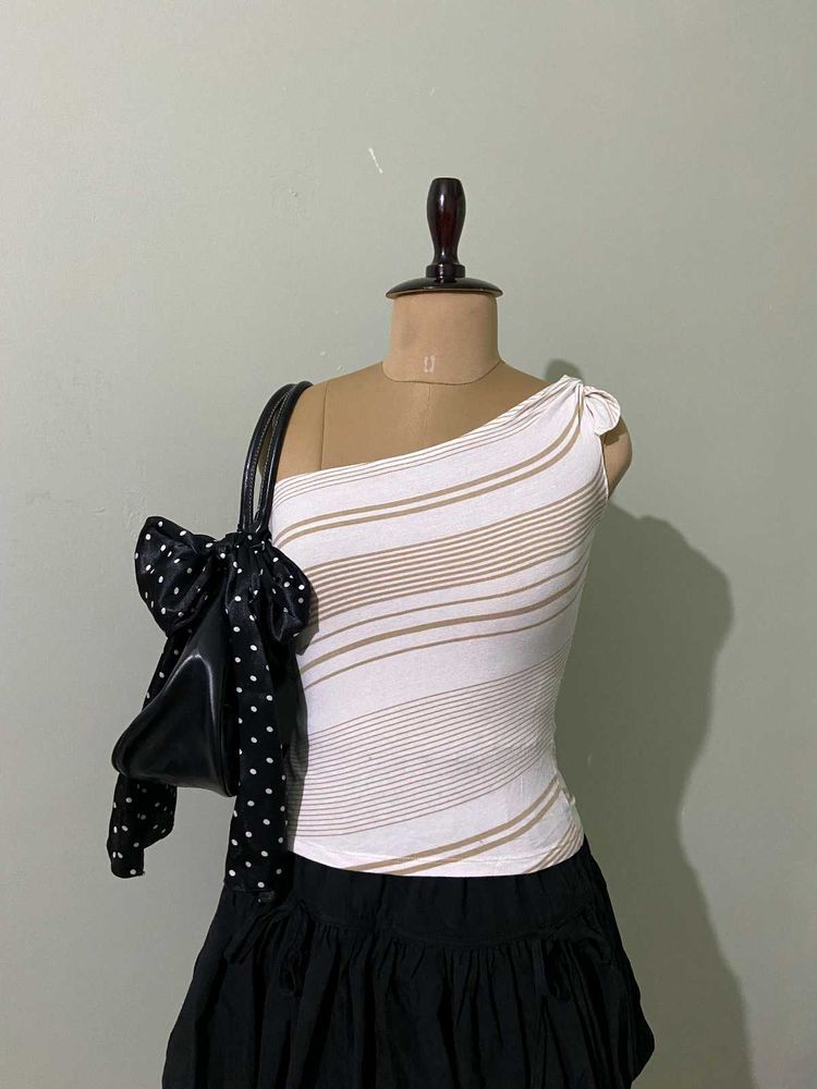 Chic One-Shoulder Top