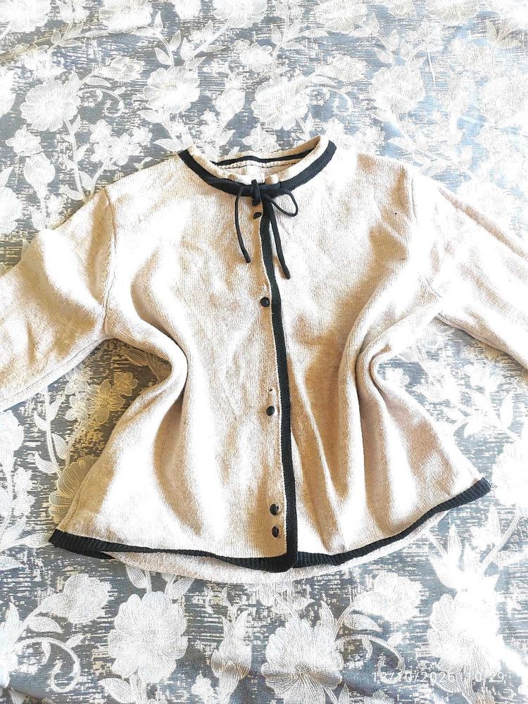 Chic Cream Knit Cardigan with Black Trim
