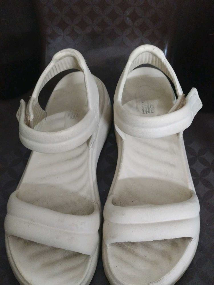 Comfortable White Flat Sandals