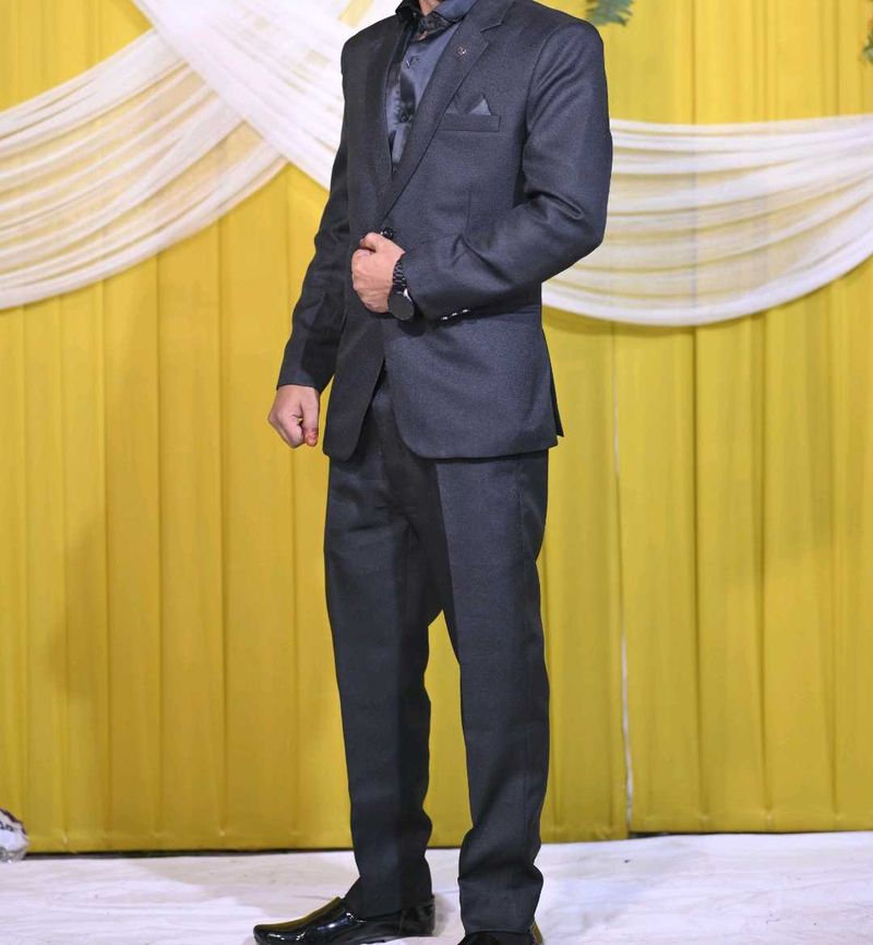 Stylish Men's Suit