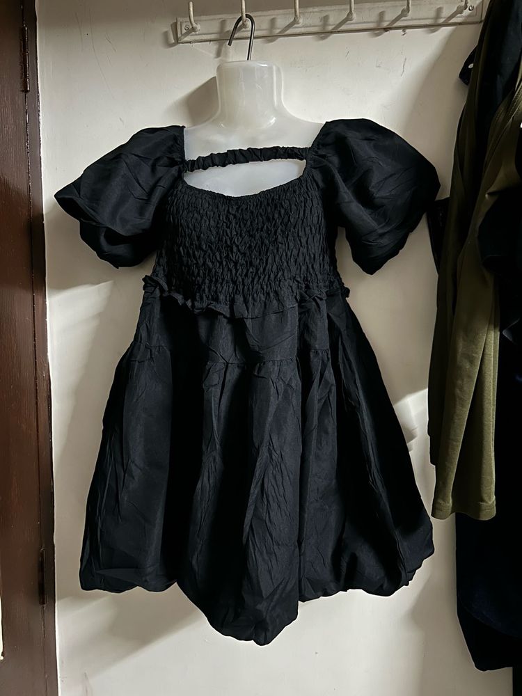 Chic Black Smocked Puff Sleeve Dress