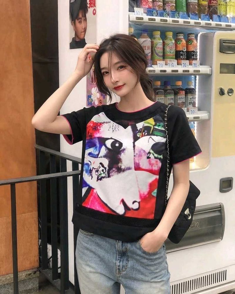 New with tag Artistic Graphic Print T-Shirt