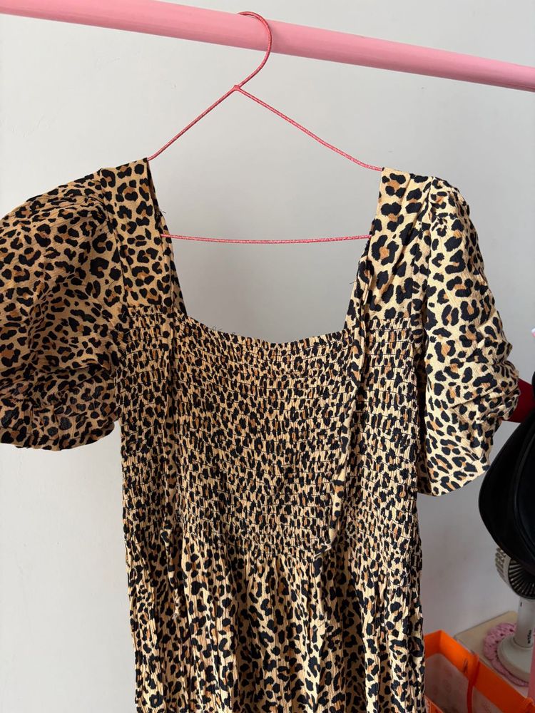 Chic Leopard Print Smocked Dress