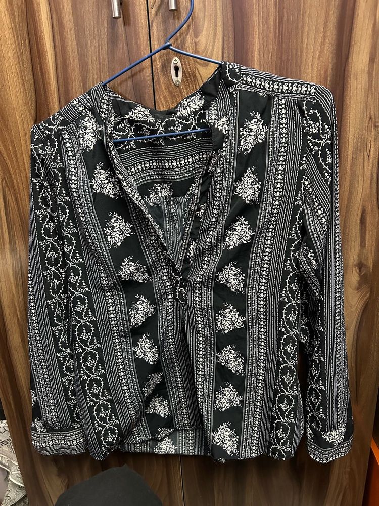 Black full sleeves top