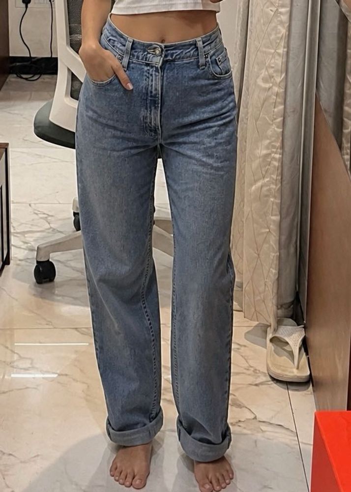 Levi’s Light Wash Baggy Jeans