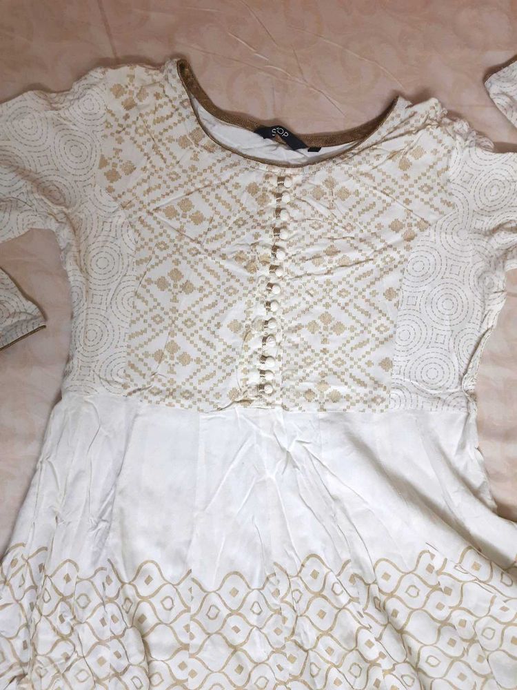 Elegant White &amp; Gold Printed Kurta