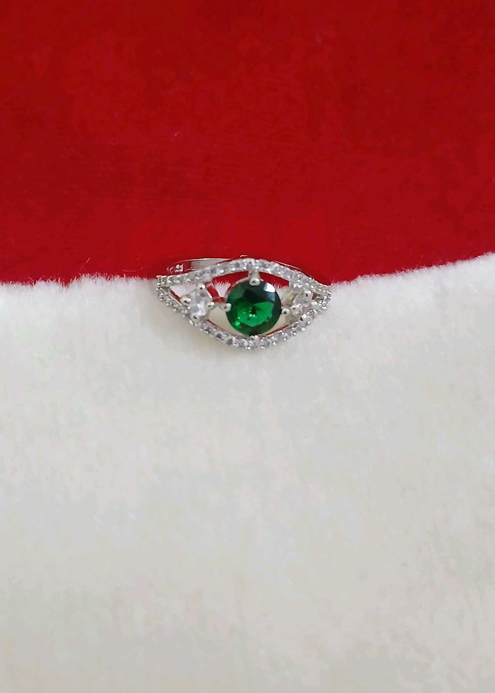 Elegant Emerald &amp; Diamond Ring