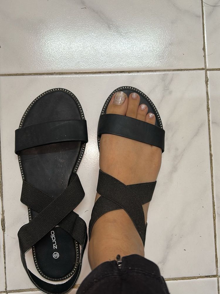 Zudio Black Sandals